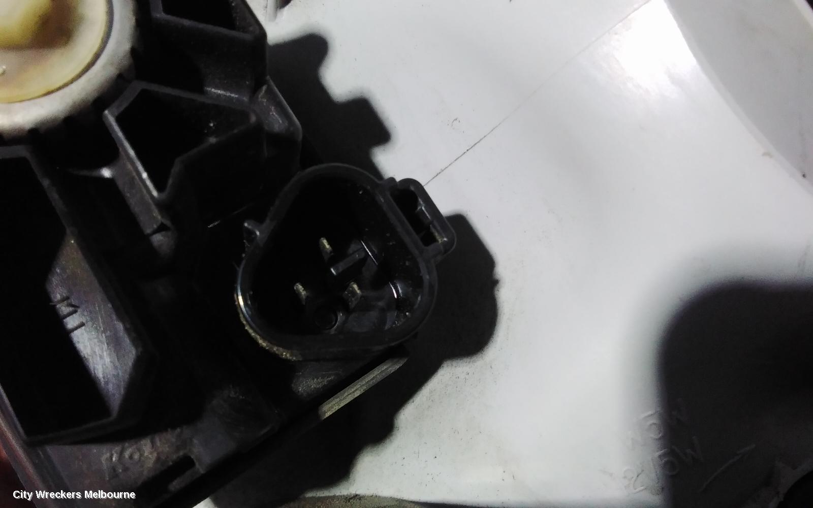TOYOTA HIACE RIGHT HEADLAMP, TRH/KDH, LWB/SWB, 12/2013 - 04/2019