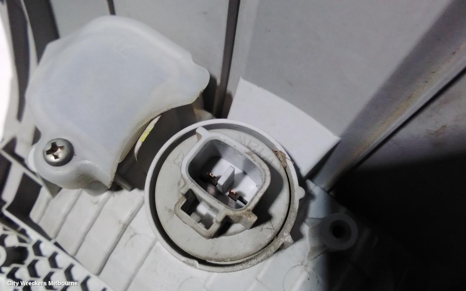 TOYOTA HIACE RIGHT HEADLAMP, TRH/KDH, LWB/SWB, 12/2013 - 04/2019