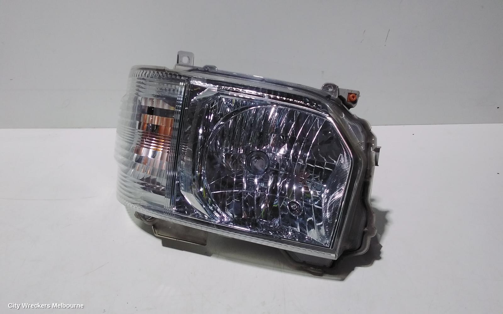 TOYOTA HIACE RIGHT HEADLAMP, TRH/KDH, LWB/SWB, 12/2013 - 04/2019