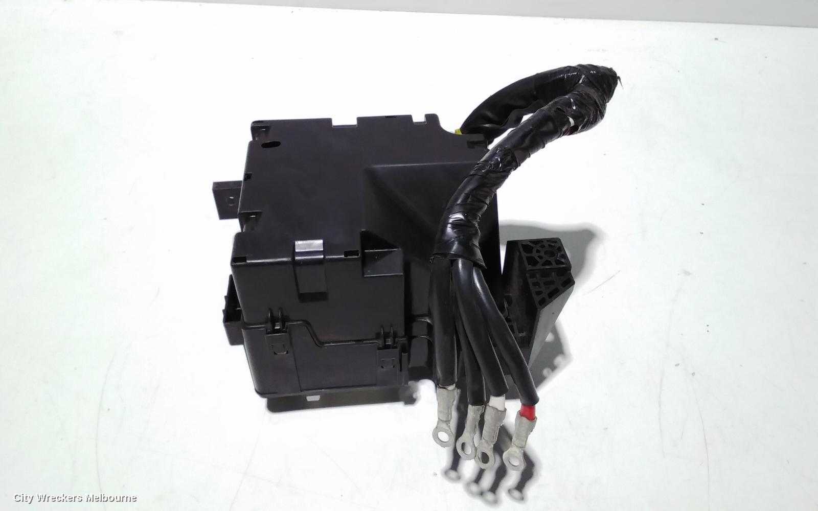 MITSUBISHI TRITON FUSE BOX, ENGINE BAY, DIESEL, 2.4, MQ, 04/2015 ONWARDS