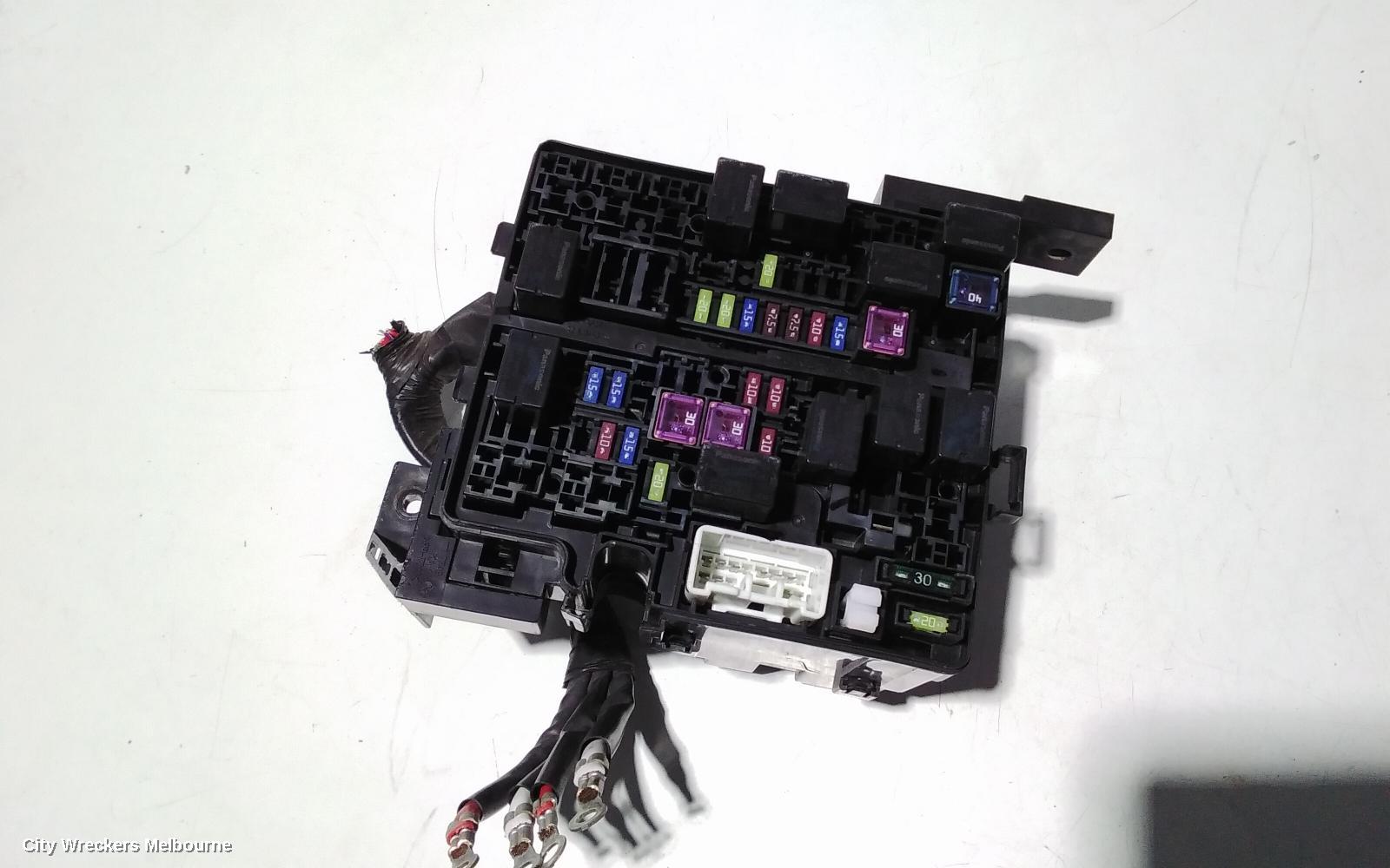 MITSUBISHI TRITON FUSE BOX, ENGINE BAY, DIESEL, 2.4, MQ, 04/2015 ONWARDS