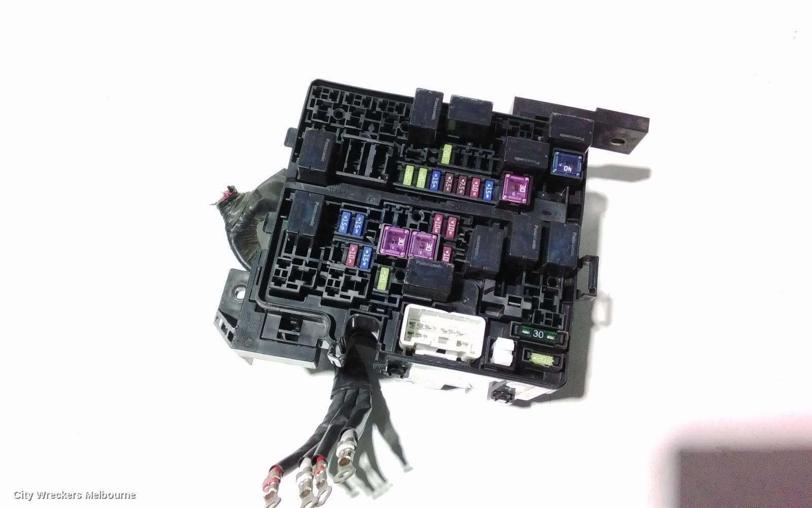 MITSUBISHI TRITON FUSE BOX, ENGINE BAY, DIESEL, 2.4, MQ, 04/2015 ONWARDS