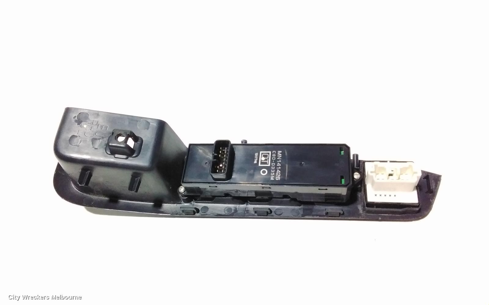 MITSUBISHI OUTLANDER PWR DR WIND SWITCH, RH FRONT (MASTERSWITCH), ZG, 11/2006 - 09/2009