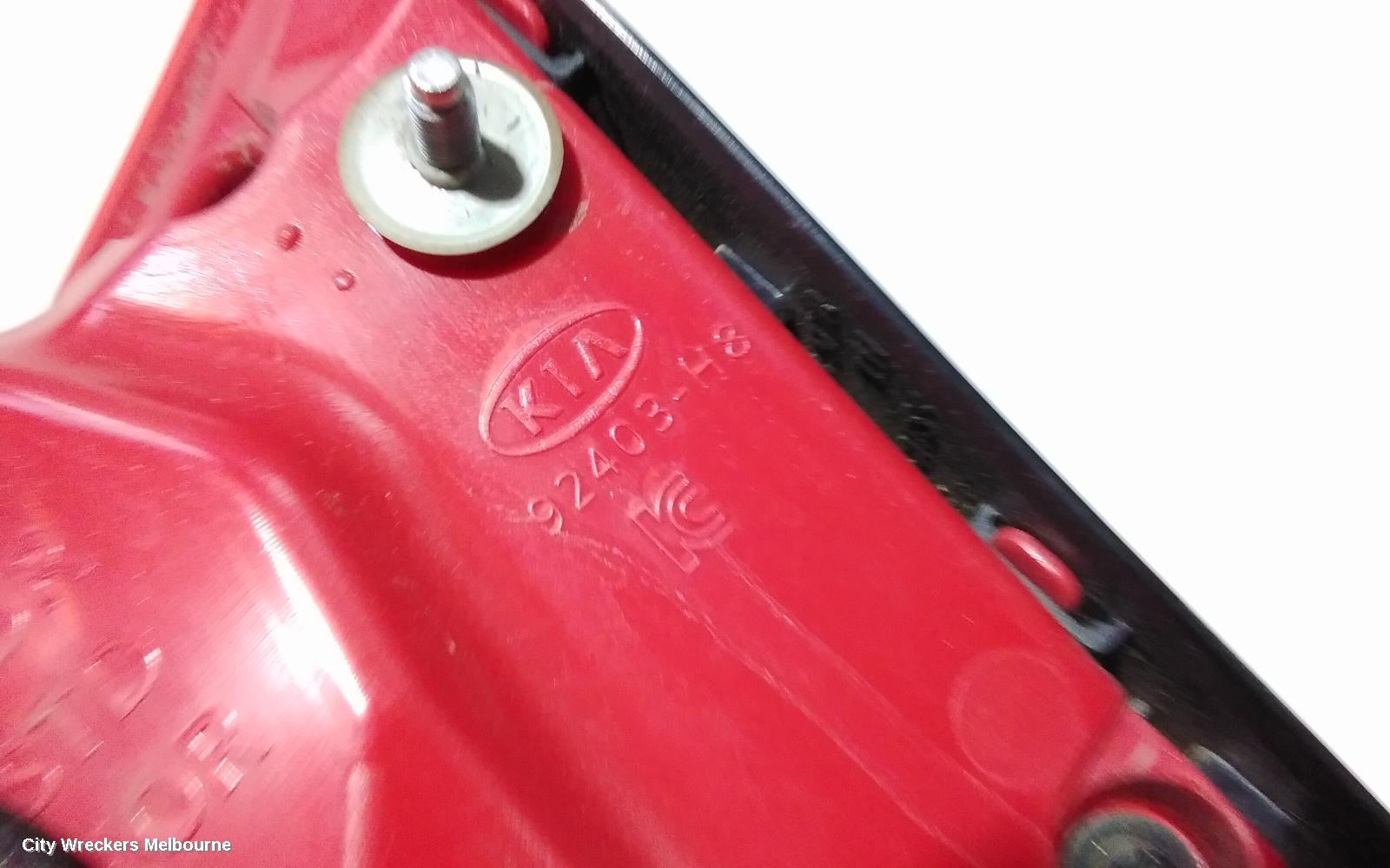 KIA RIO REAR GARNISH, TAILGATE LAMP (LH SIDE), YB, S/SI/SPORT, STANDARD TYPE, 12/2016 ONWARDS