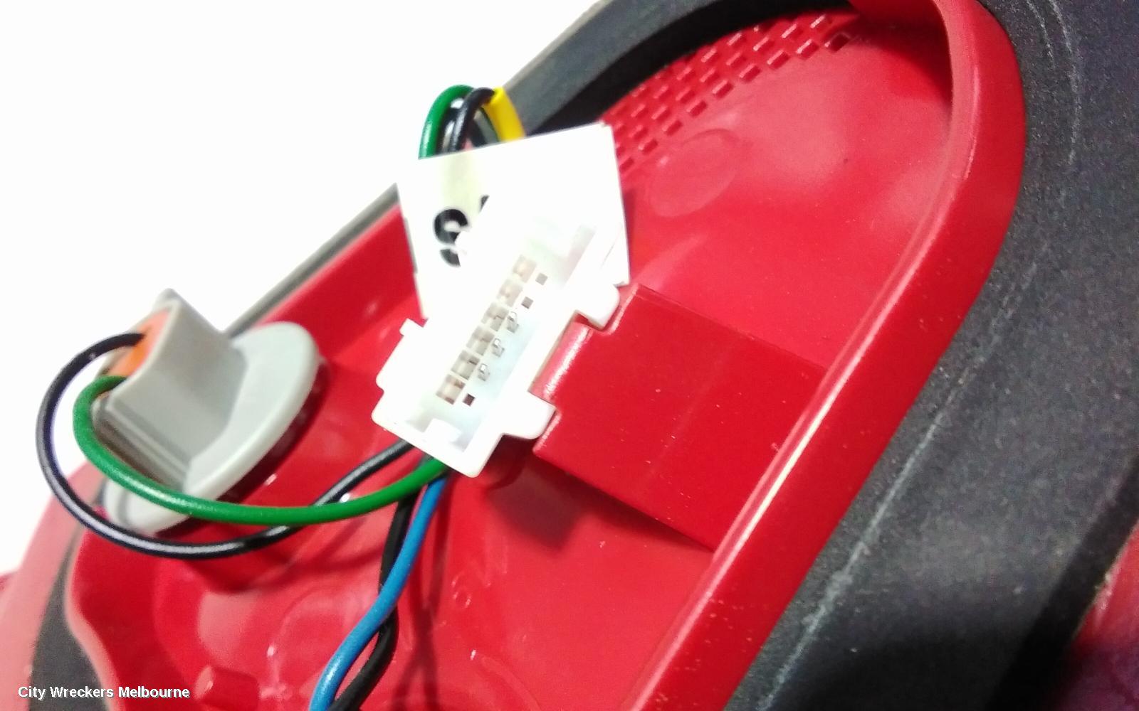 KIA RIO REAR GARNISH, TAILGATE LAMP (RH SIDE), YB, S/SI/SPORT, STANDARD TYPE, 12/2016 ONWARDS