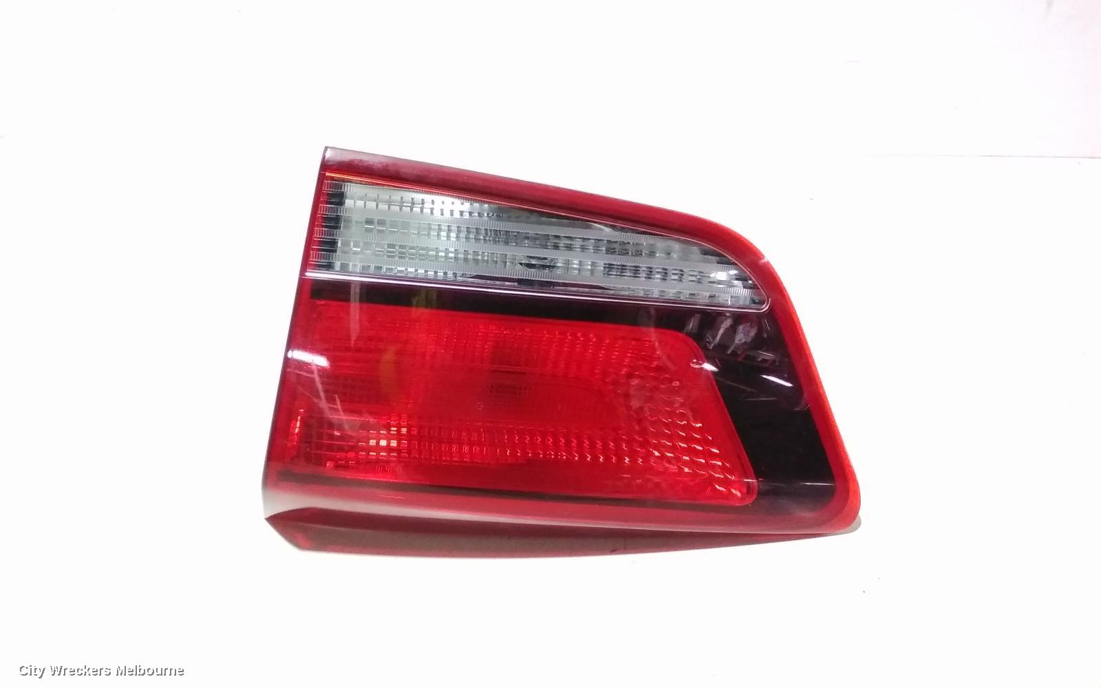 KIA RIO REAR GARNISH, TAILGATE LAMP (RH SIDE), YB, S/SI/SPORT, STANDARD TYPE, 12/2016 ONWARDS