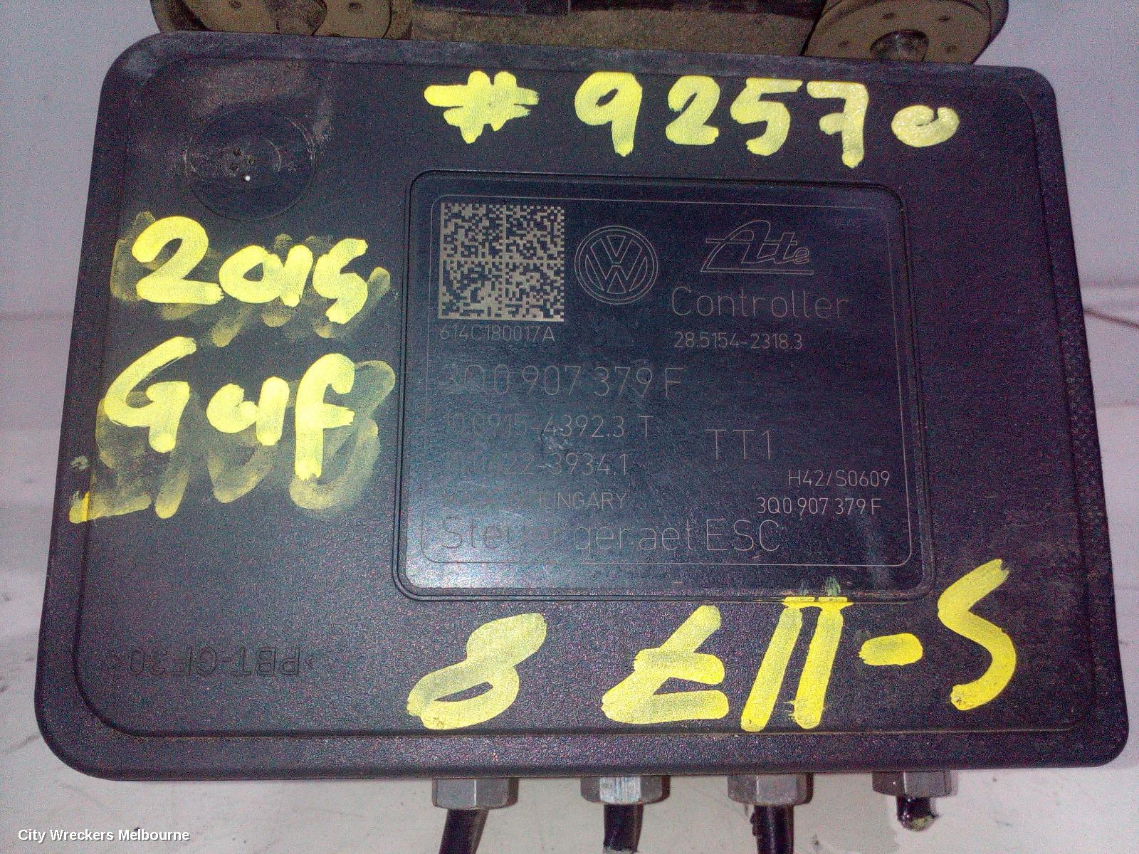 VOLKSWAGEN GOLF ABS PUMP/MODULATOR, GEN 7, ON MOTOR P/N 3Q0614517F, 03/2013 - 08/2020