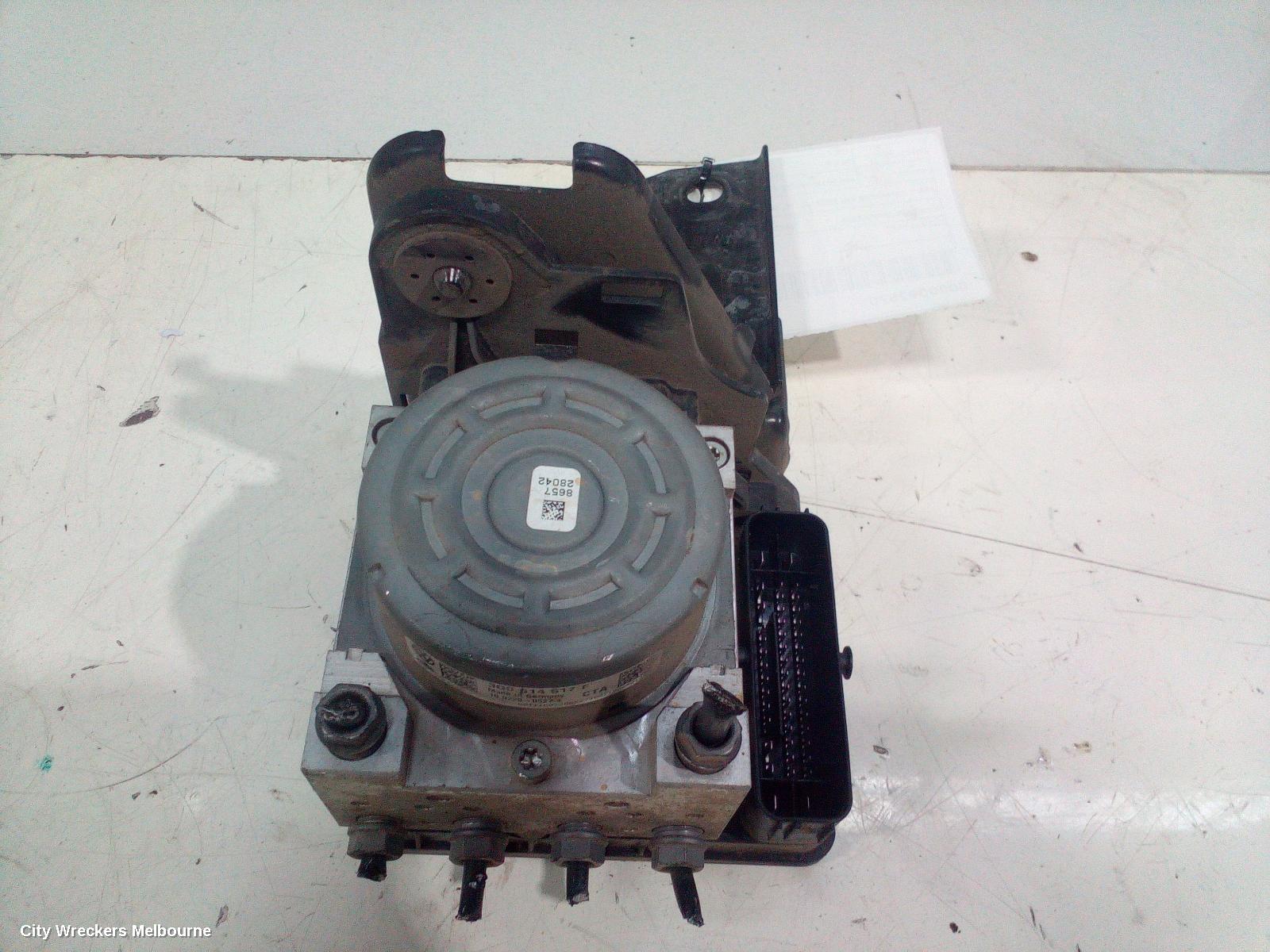 VOLKSWAGEN GOLF ABS PUMP/MODULATOR, GEN 7, ON MOTOR P/N 3Q0614517F, 03/2013 - 08/2020