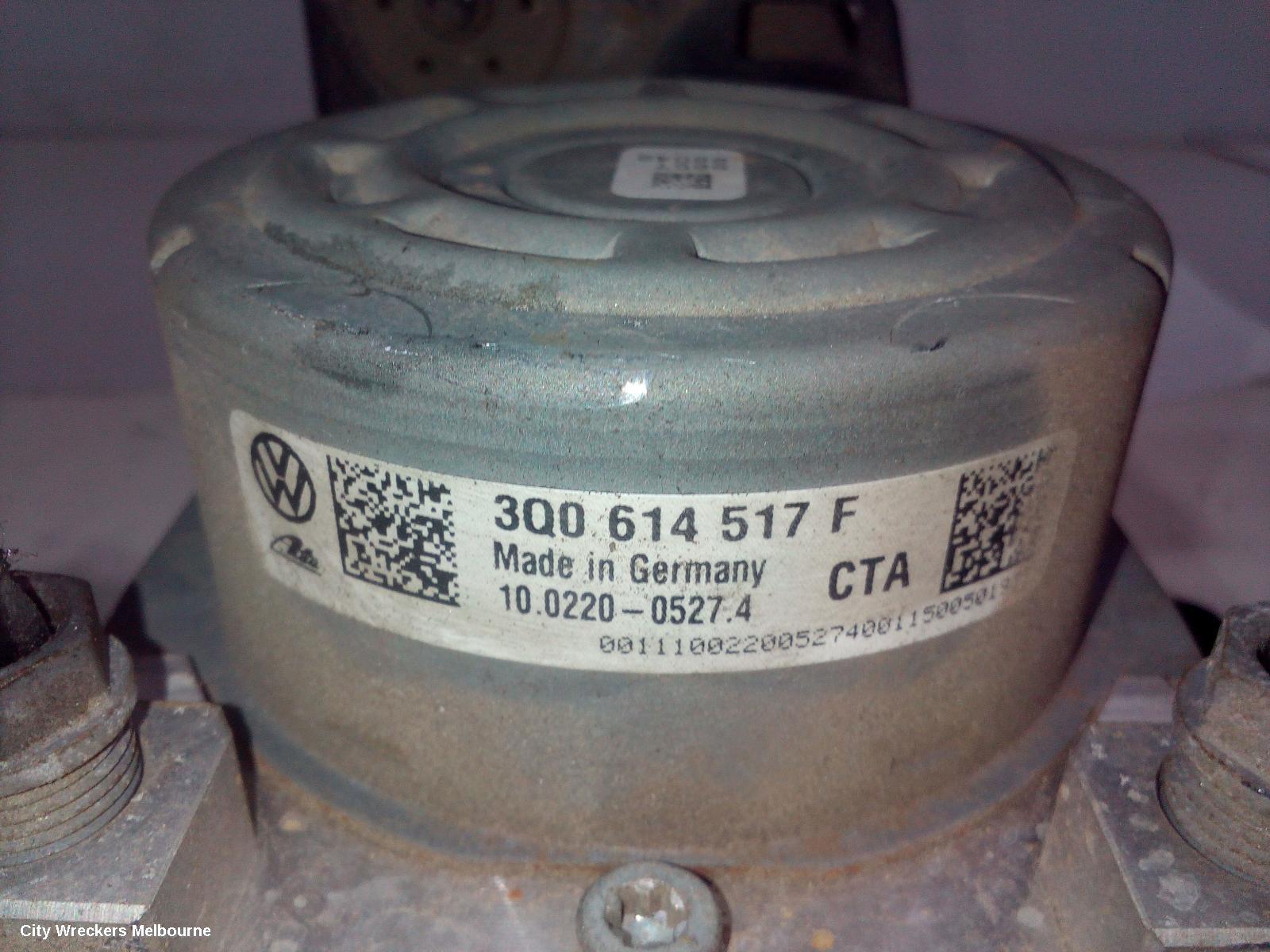 VOLKSWAGEN GOLF ABS PUMP/MODULATOR, GEN 7, ON MOTOR P/N 3Q0614517F, 03/2013 - 08/2020