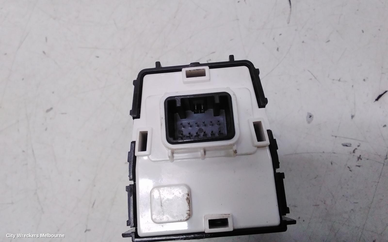KIA CERATO PWR DR WIND SWITCH, RH FRONT (MASTER SWITCH), BD, SEDAN/HATCH, 04/2018 ONWARDS