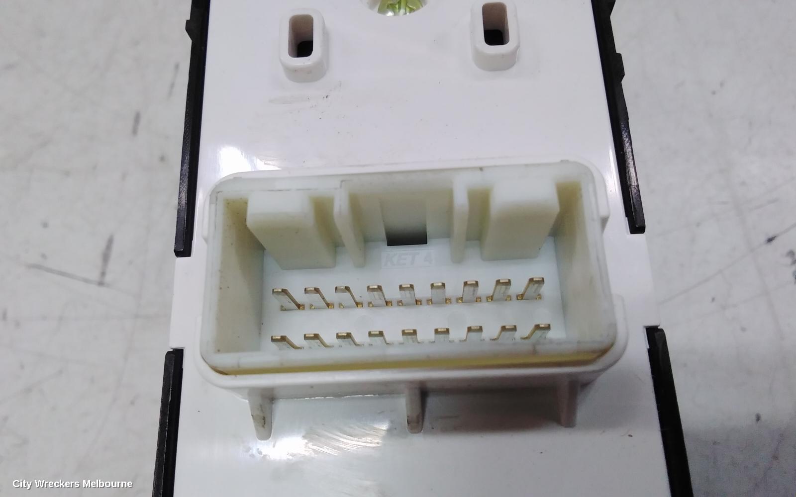 KIA CERATO PWR DR WIND SWITCH, RH FRONT (MASTER SWITCH), BD, SEDAN/HATCH, 04/2018 ONWARDS
