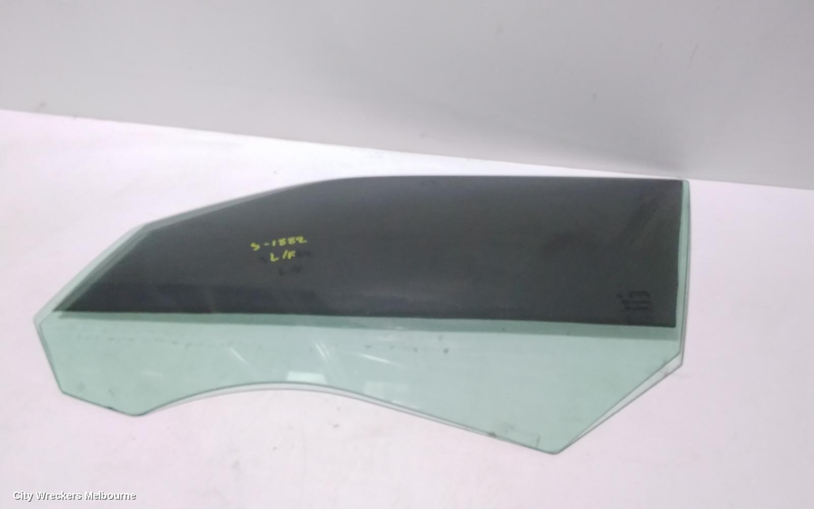 CHRYSLER 300C LEFT FRONT DOOR WINDOW, 11/2005 - 12/2011