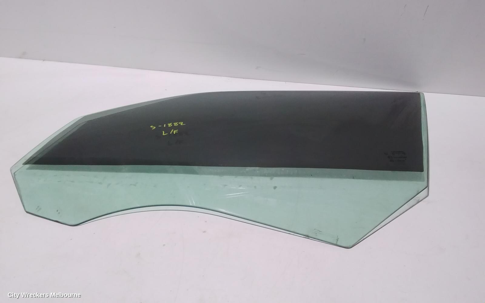 CHRYSLER 300C LEFT FRONT DOOR WINDOW, 11/2005 - 12/2011