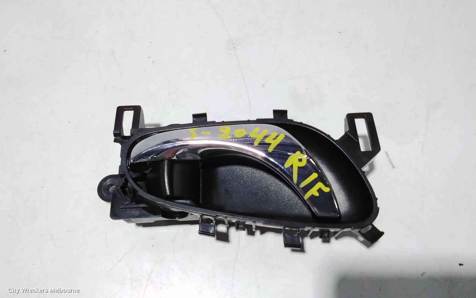 NISSAN XTRAIL DOOR HANDLE, INNER, RH FRONT, T32, 02/2014 ONWARDS