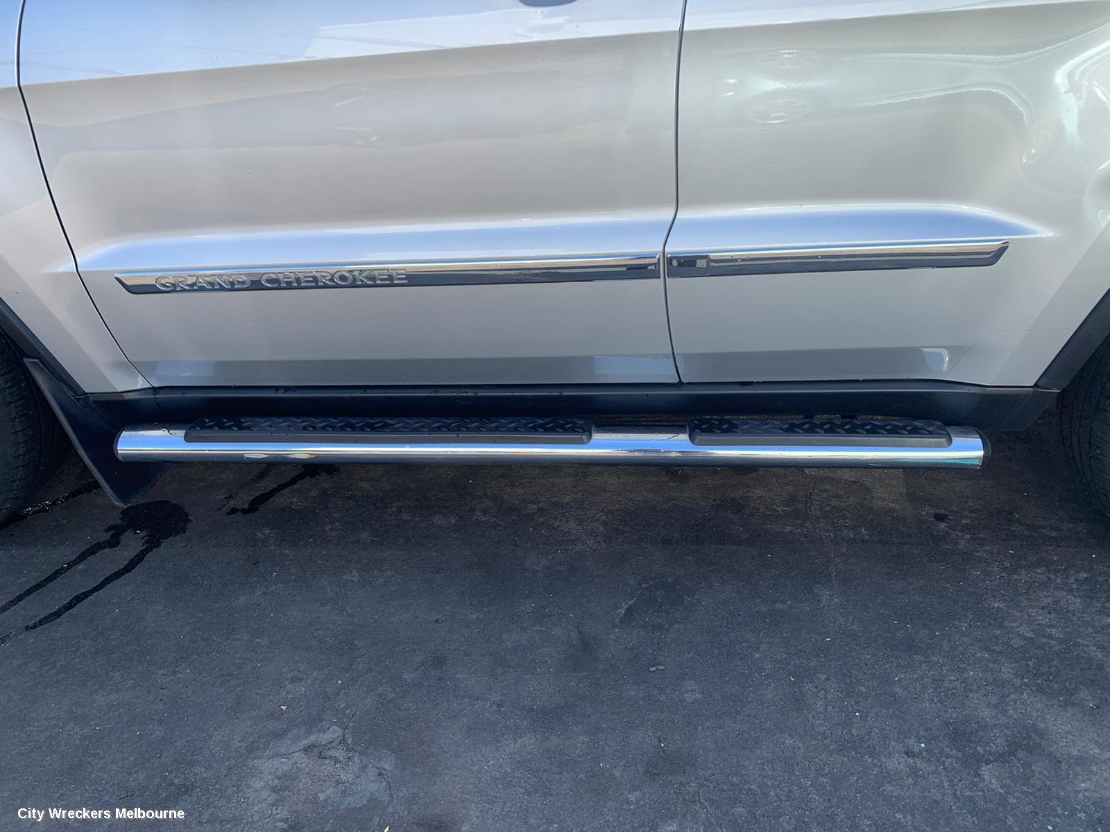JEEP GRANDCHEROKEE SIDE STEP/SKIRT, WK, SIDE STEP, RH SIDE, 10/2010 ONWARDS