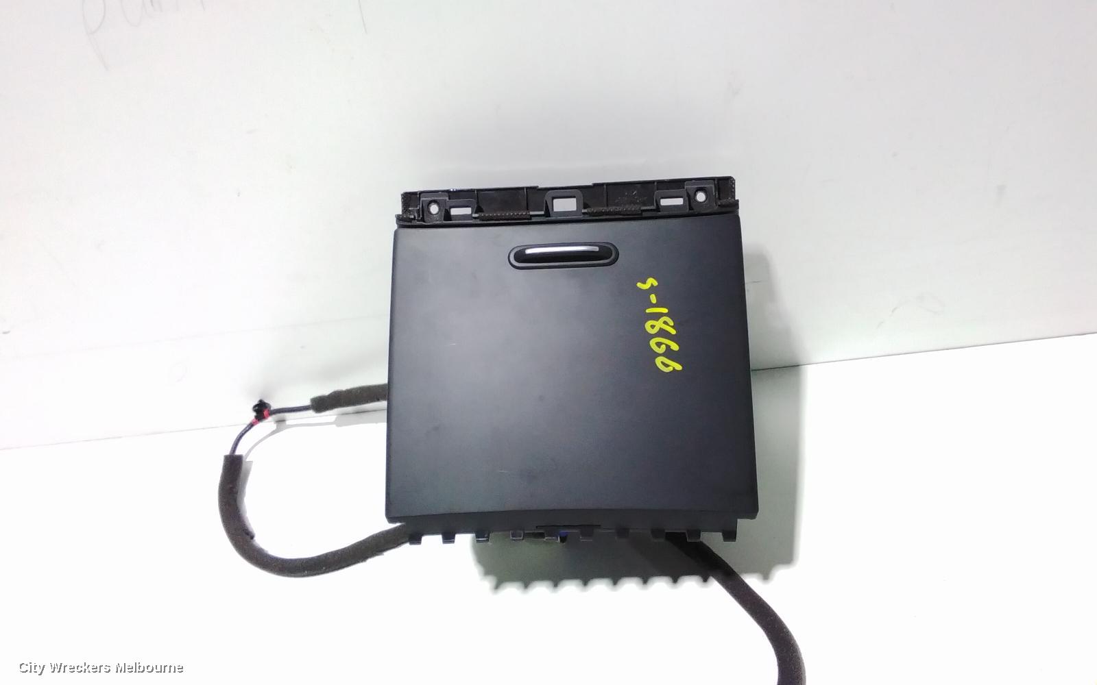 KIA SORENTO GLOVE BOX, UM, 03/2015 - 02/2020