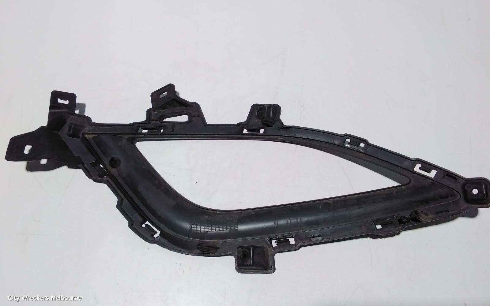 HYUNDAI I30 LEFT INDICATOR/FOG/SIDE, BUMPER FOGLAMP SURROUND, NON DAY TIME RUNNING LAMP TYPE, GD, 02/2012 - 02/2017