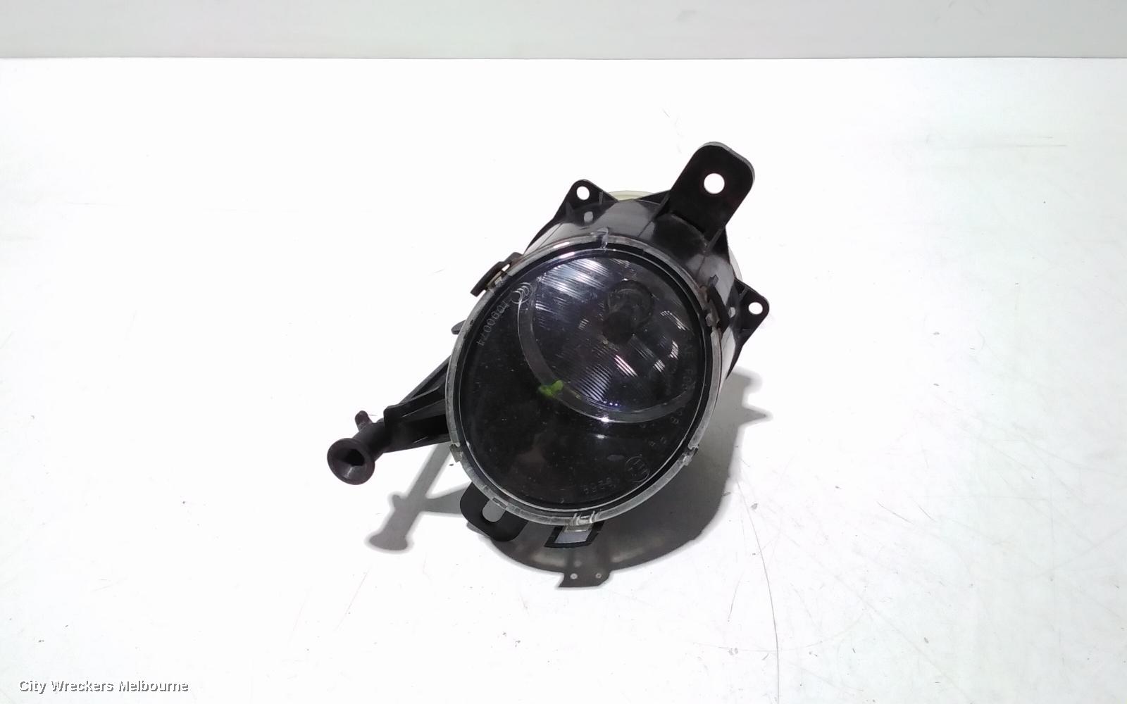 HOLDEN COMMODORE RIGHT INDICATOR/FOG/SIDE, BUMPER FOGLAMP, VF, 05/2013 - 12/2017