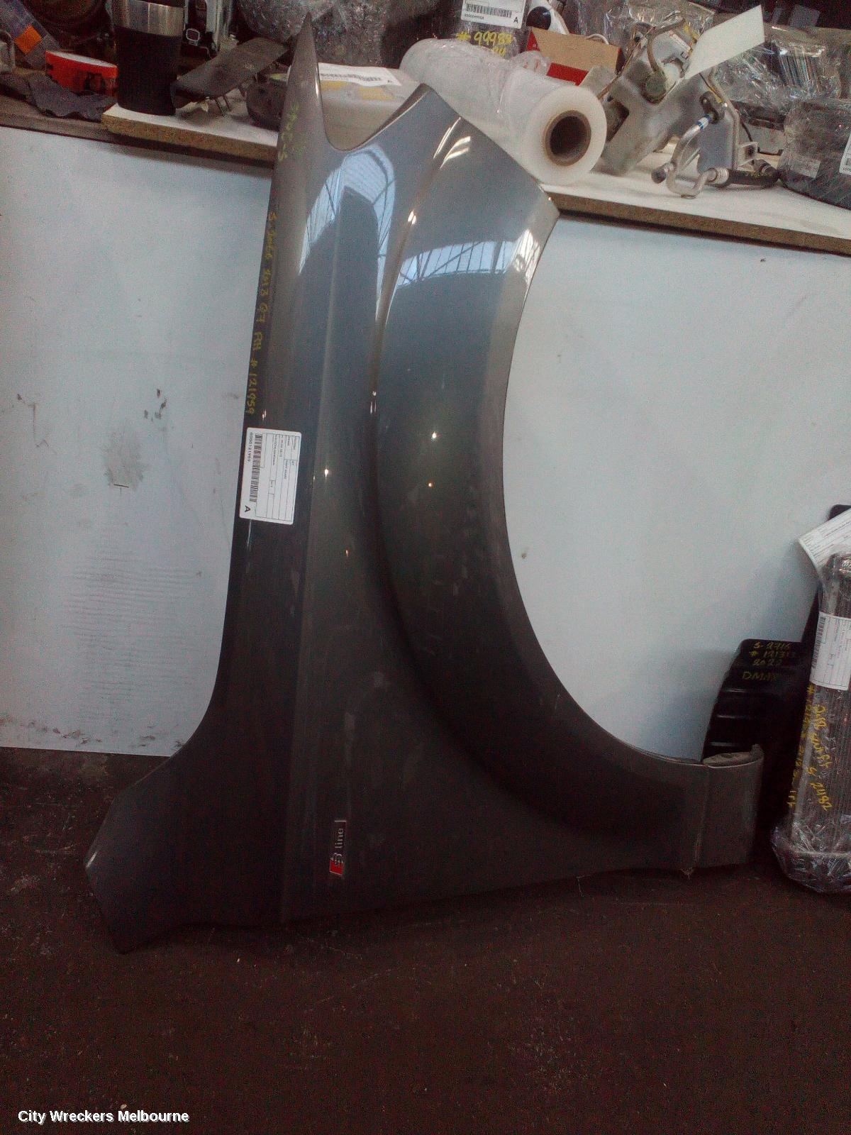 AUDI Q7 RIGHT GUARD, 4L, 09/2006 - 08/2015