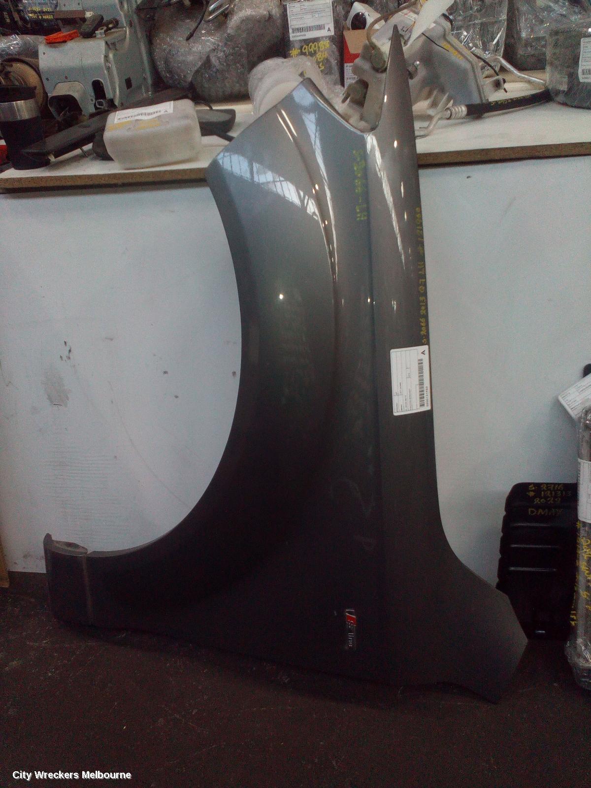 AUDI Q7 LEFT GUARD, 4L, 09/2006 - 08/2015