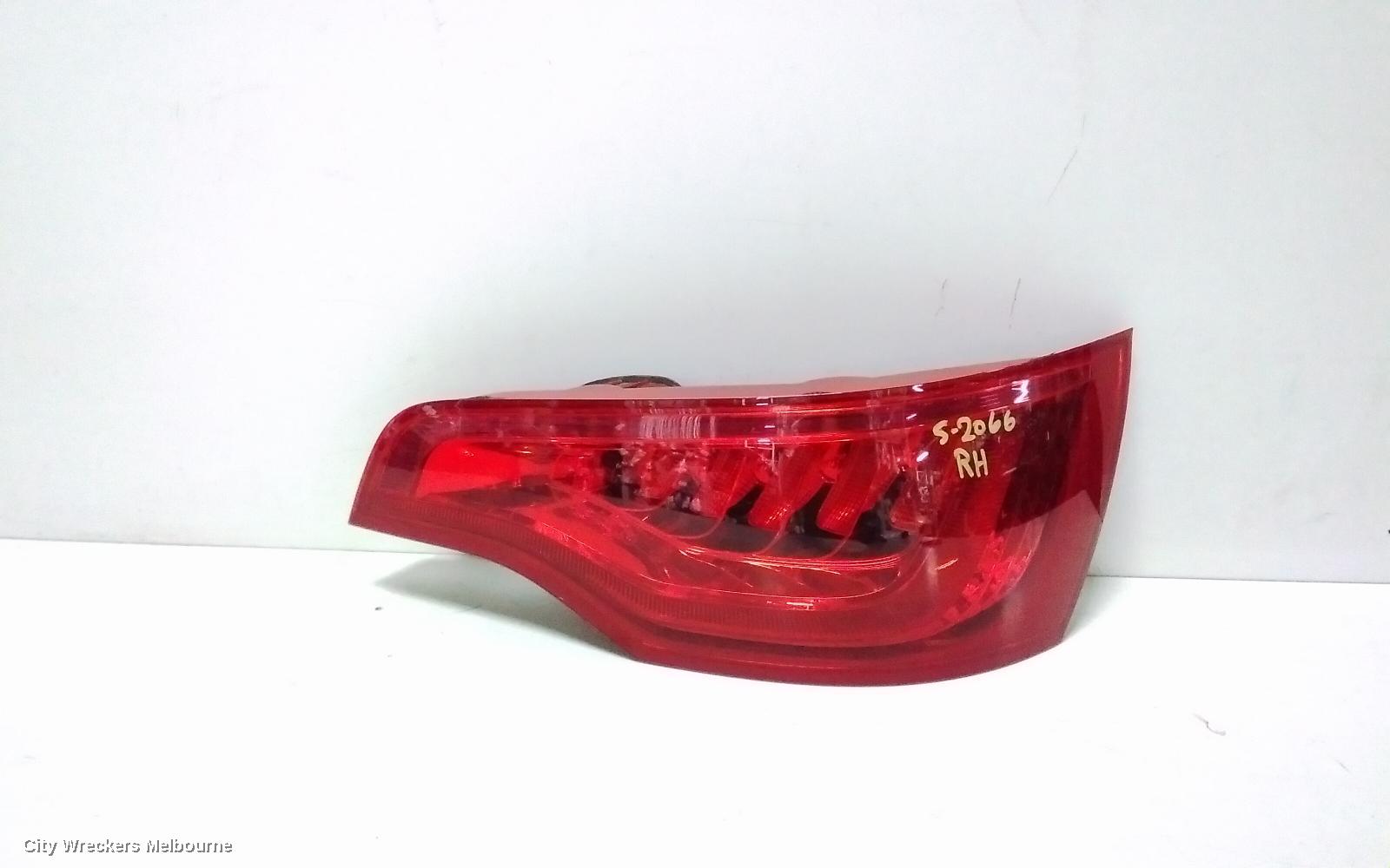 AUDI Q7 RIGHT TAILLIGHT, 4L, IN TAILGATE, 10/2009 - 08/2015