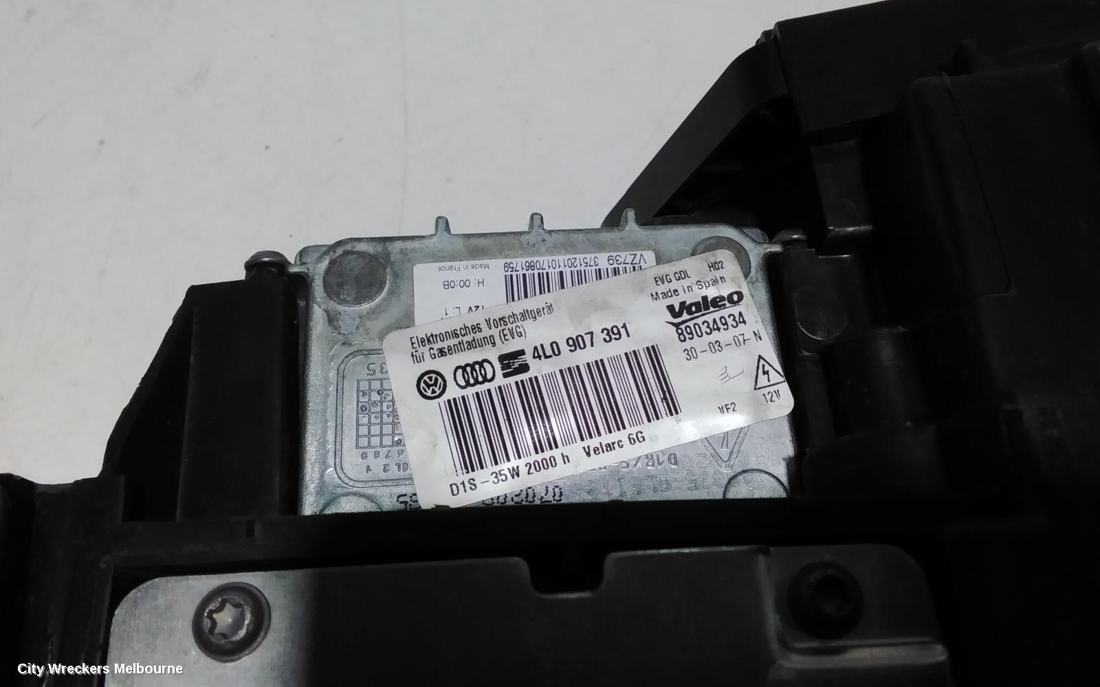 AUDI Q7 RIGHT HEADLAMP, 4L, XENON, ADAPTIVE TYPE, 09/2006 - 09/2009