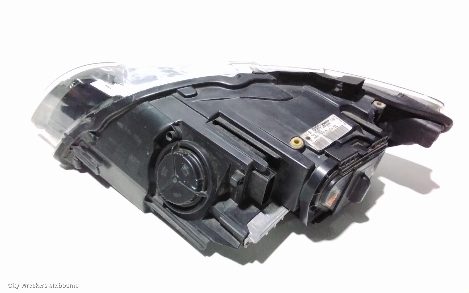 AUDI Q7 RIGHT HEADLAMP, 4L, XENON, ADAPTIVE TYPE, 09/2006 - 09/2009