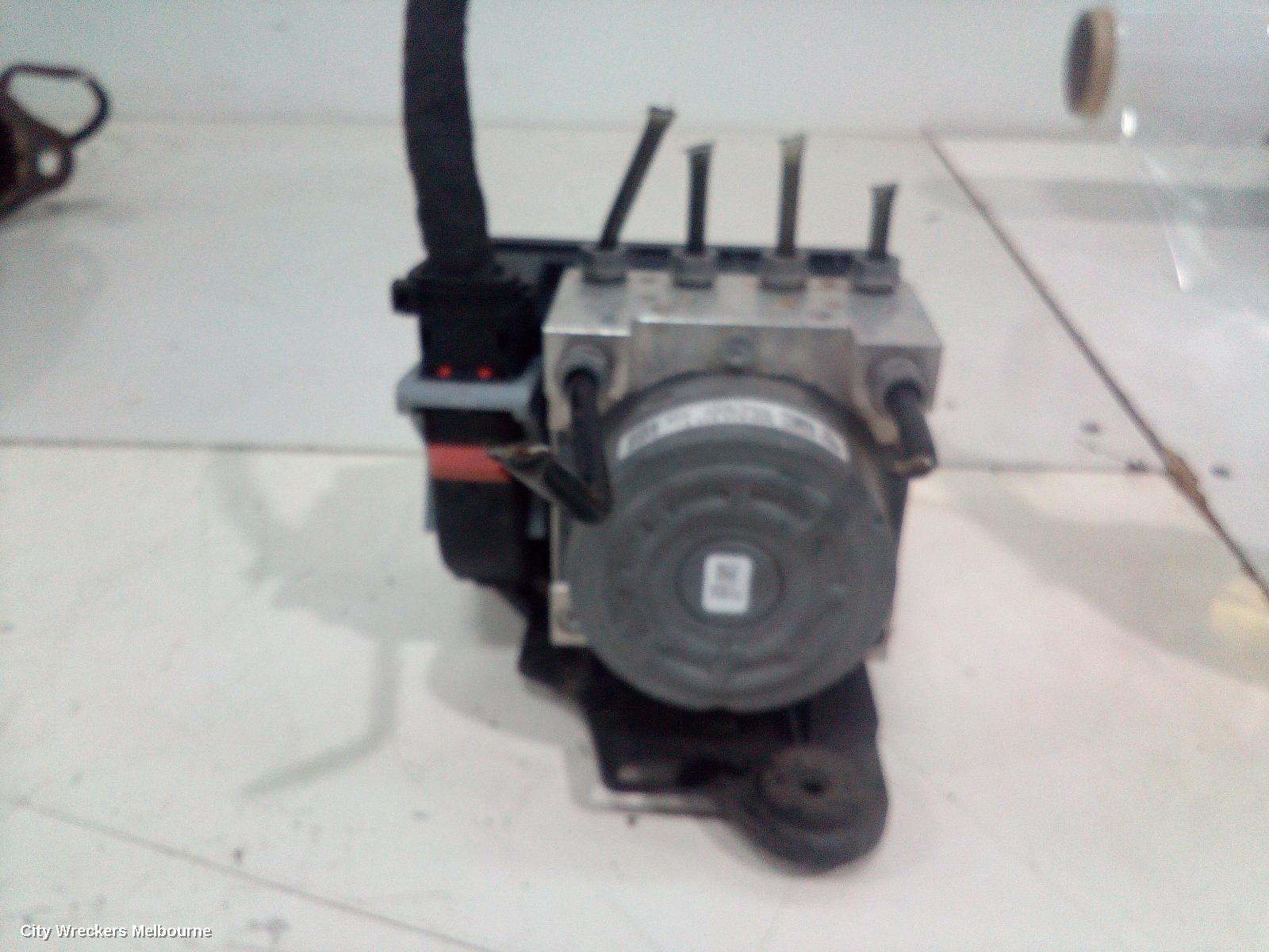 VOLKSWAGEN GOLF ABS PUMP/MODULATOR, GEN 7, ON MOTOR P/N 5Q0907379AA, 03/2013 - 08/2020