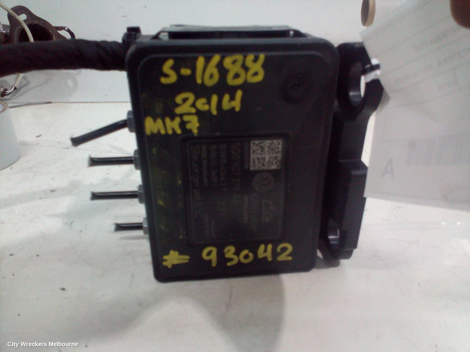 VOLKSWAGEN GOLF ABS PUMP/MODULATOR, GEN 7, ON MOTOR P/N 5Q0907379AA, 03/2013 - 08/2020
