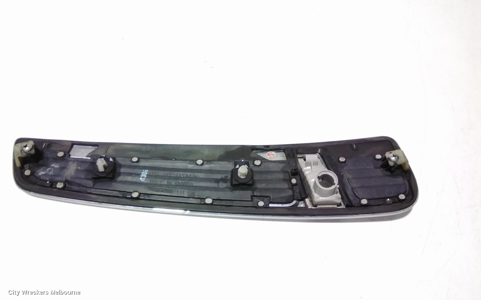 HOLDEN COMMODORE LEFT INDICATOR/FOG/SIDE, GUARD FLASHER (REPEATER), VF, 05/2013 - 12/2017