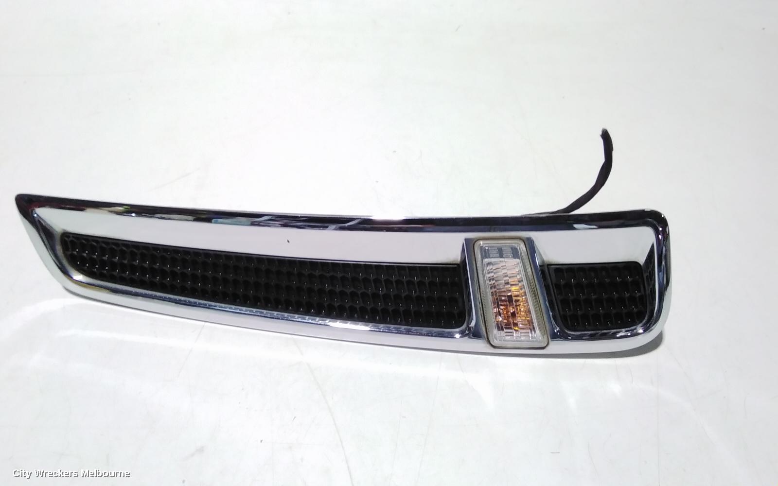 HOLDEN COMMODORE RIGHT INDICATOR/FOG/SIDE, GUARD FLASHER (REPEATER), VF, 05/2013 - 12/2017