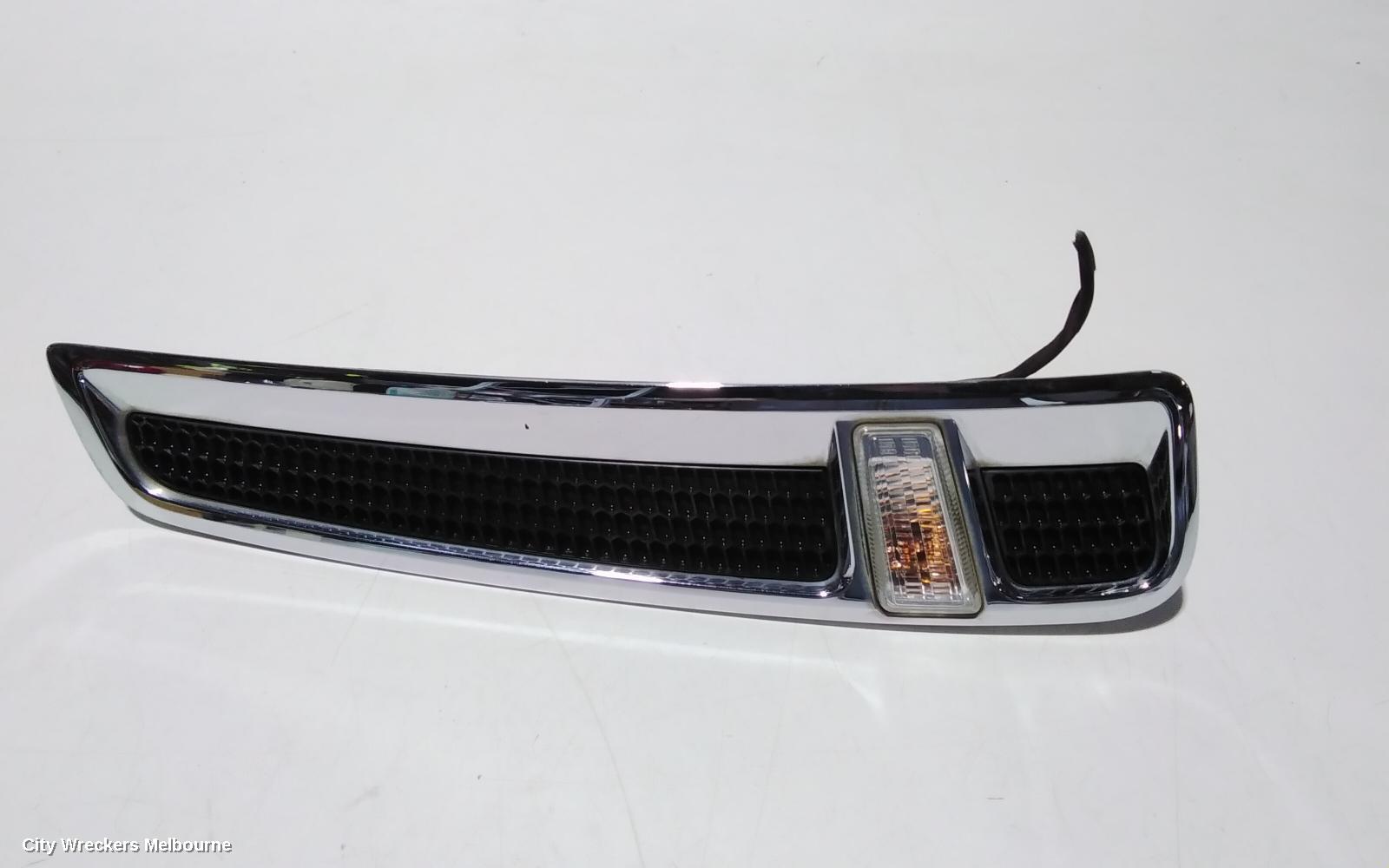 HOLDEN COMMODORE RIGHT INDICATOR/FOG/SIDE, GUARD FLASHER (REPEATER), VF, 05/2013 - 12/2017