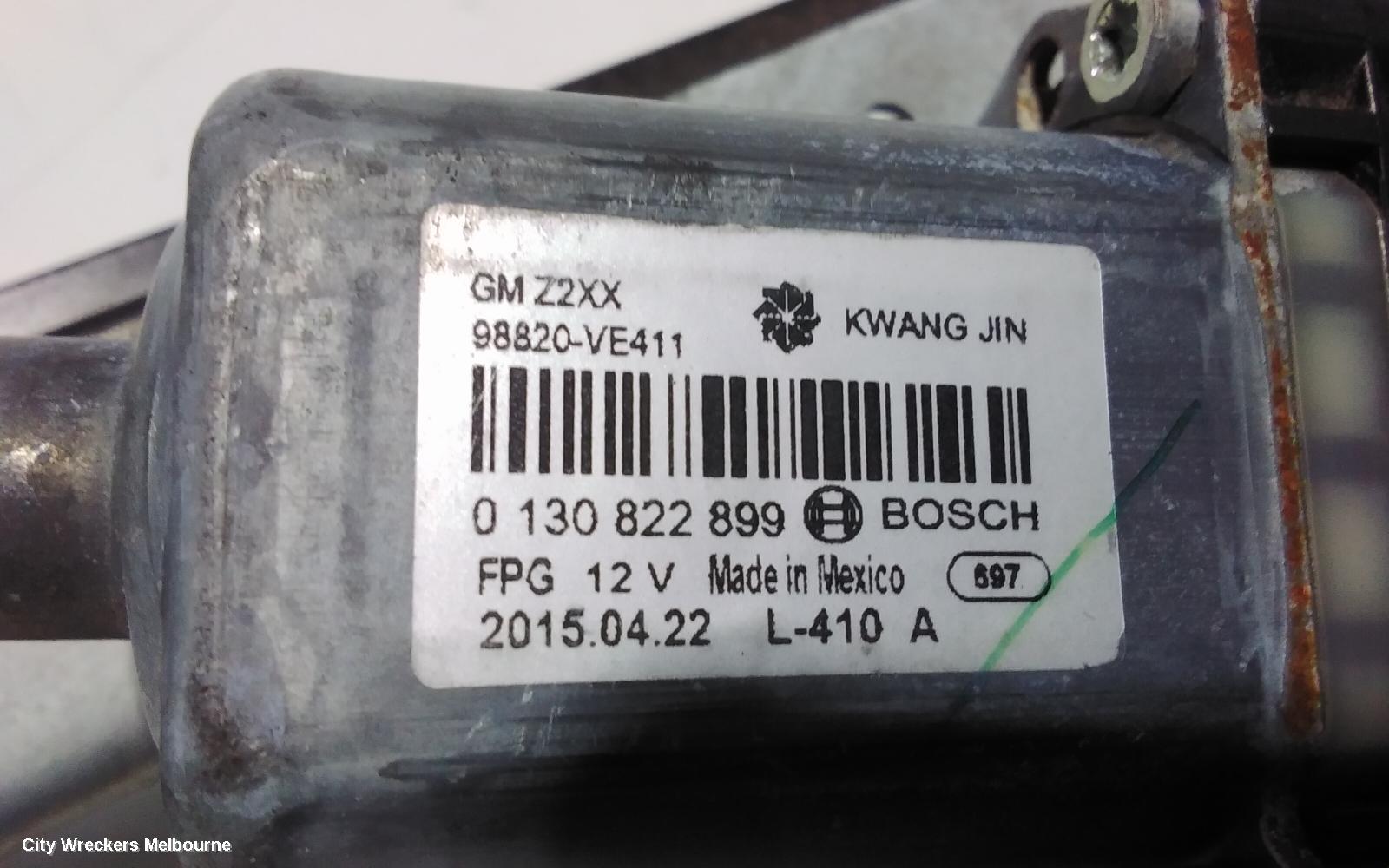 HOLDEN COMMODORE RIGHT FRONT WINDOW REG/MOTOR, VF, EVOKE, 05/2013 - 12/2017