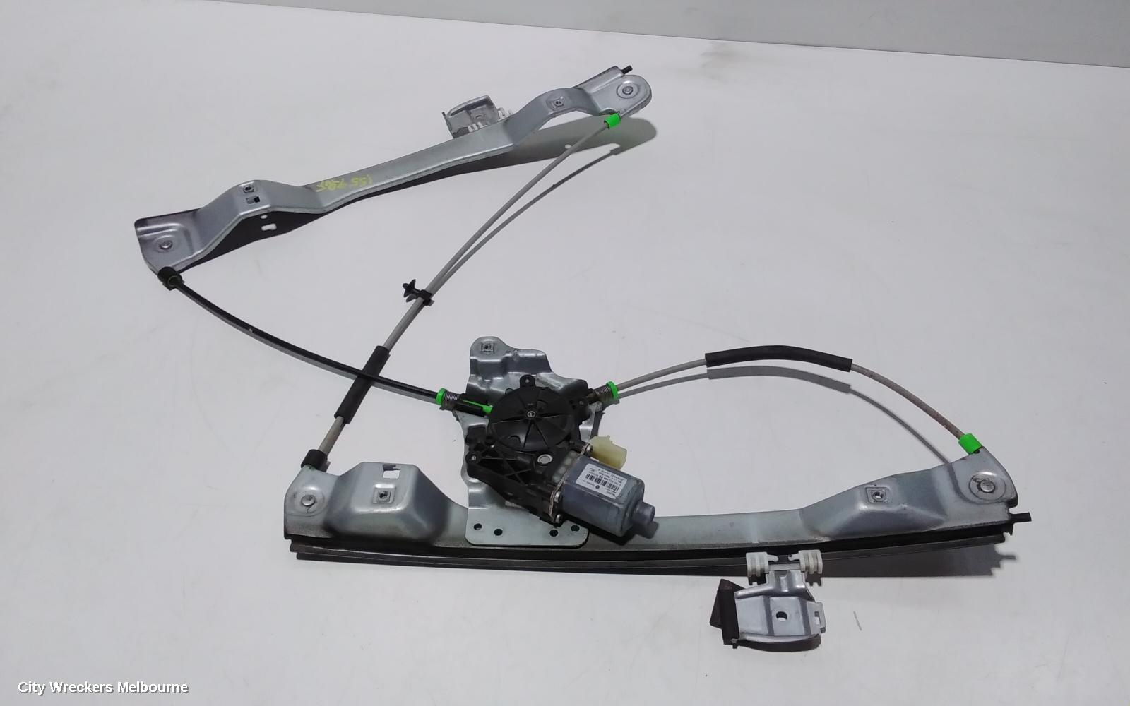 HOLDEN COMMODORE RIGHT FRONT WINDOW REG/MOTOR, VF, EVOKE, 05/2013 - 12/2017