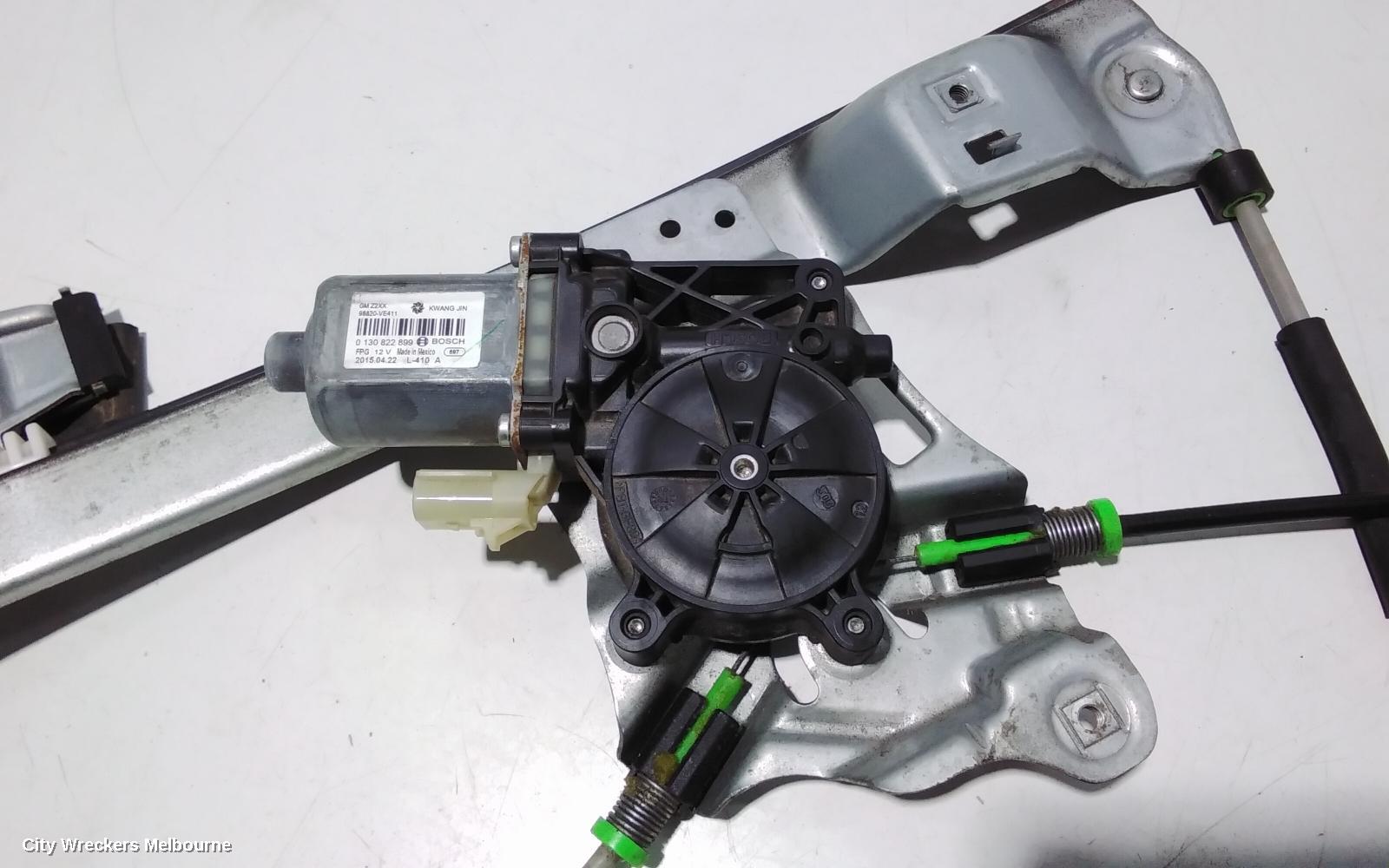 HOLDEN COMMODORE RIGHT FRONT WINDOW REG/MOTOR, VF, EVOKE, 05/2013 - 12/2017