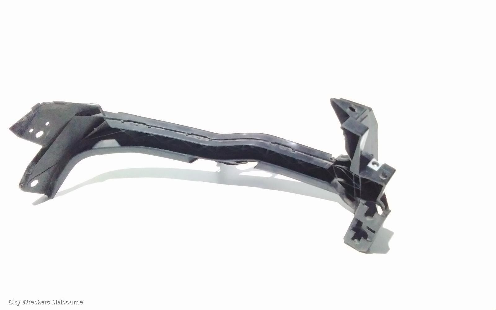 SUBARU FORESTER, SJ, 01/2013 - 08/2018, LH HEAD LIGHT BRAKET: 93093
