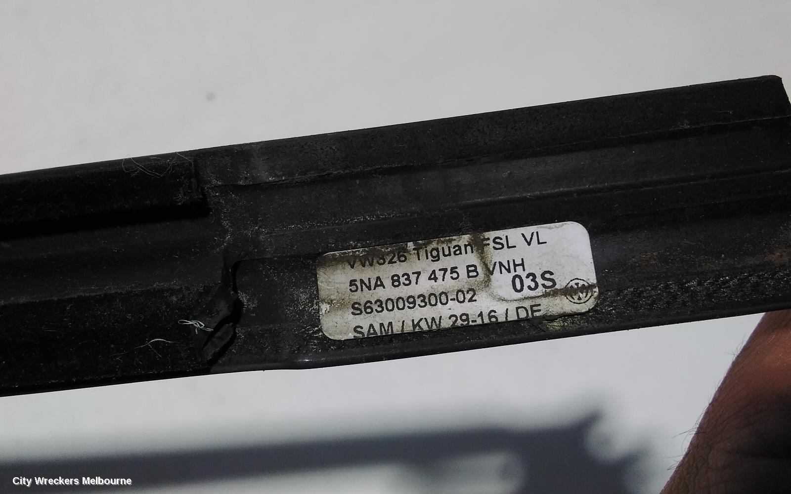 VOLKSWAGEN TIGUAN DOOR MOULD, LHF UPPER CHROME DOOR BELT / MOULD : 93188, 5NA, 06/2016 - 02/2024