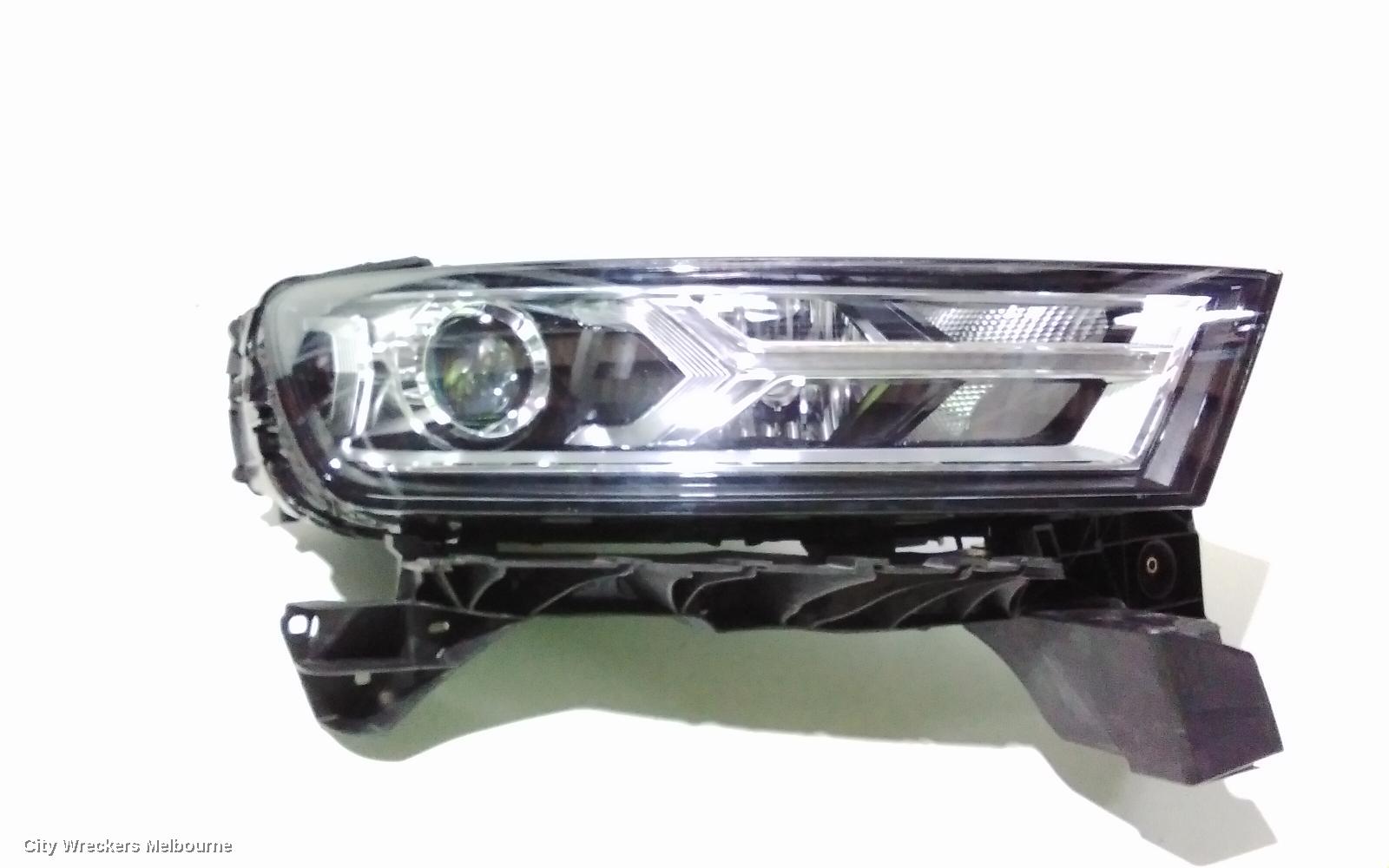 AUDI Q7 RIGHT HEADLAMP, 4M, XENON TYPE, 09/2015 - 03/2020