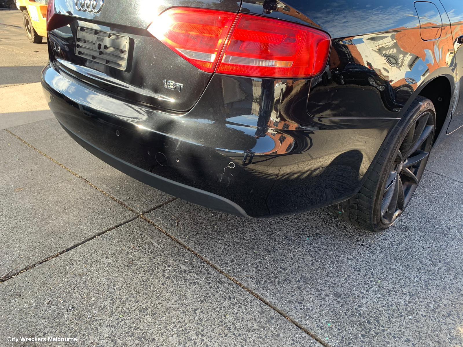AUDI A4 RIGHT DOOR MIRROR, B8 8K, A4, MANUAL FOLD, NO LANE CHANGE ASSIST TYPE, 1 PLUG (6 WIRE), 02/2008 - 05/2009
