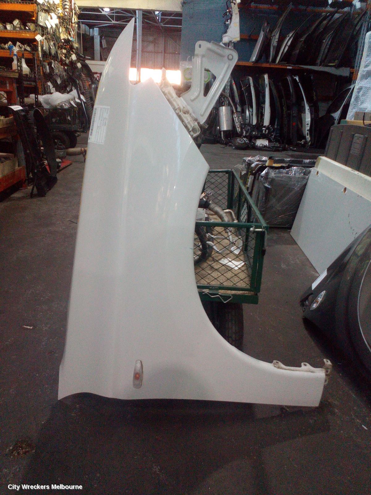 MITSUBISHI OUTLANDER RIGHT GUARD, ZJ, W/ INDICATOR TYPE, 10/2012 - 02/2014