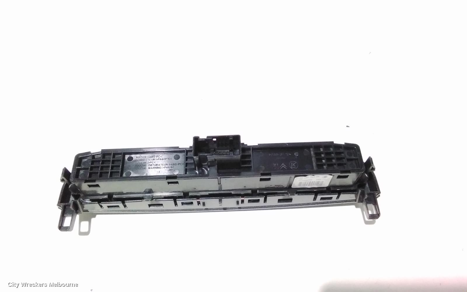 PEUGEOT 308, T7, 09/2007 - 01/2014, HAZARD LIGHT SWITCHES: 93441