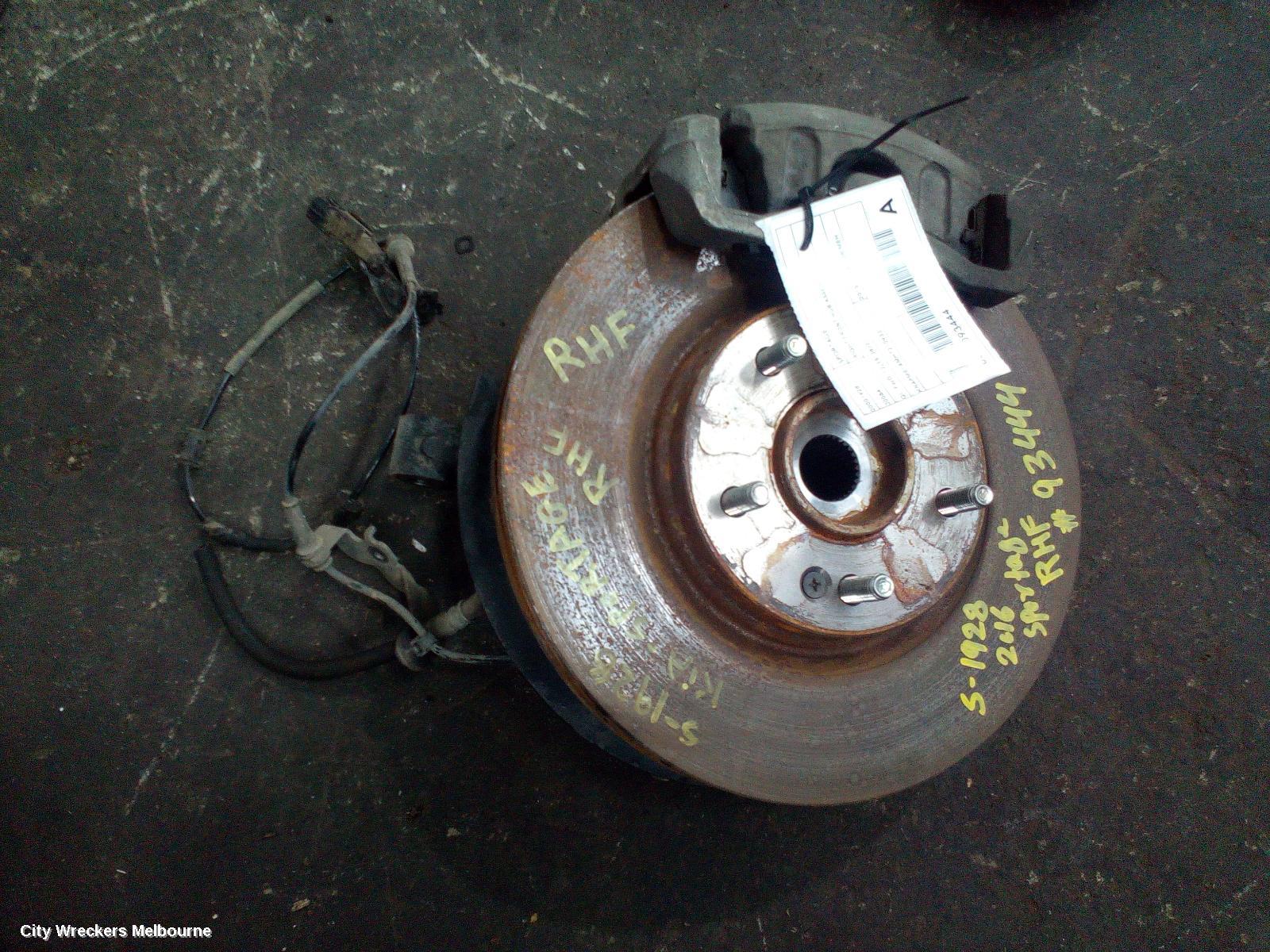 KIA SPORTAGE RIGHT FRONT HUB ASSEMBLY, QL, FWD, 10/2015 - 08/2021