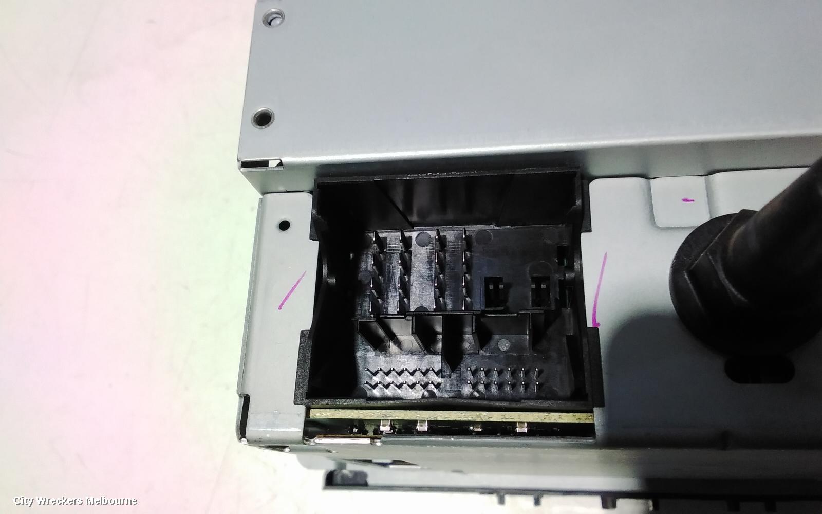 FORD MONDEO RADIO/CD/DVD/SAT/TV, 6 DISC CD STACKER, SONY, MA-MC, 10/2007 - 12/2014