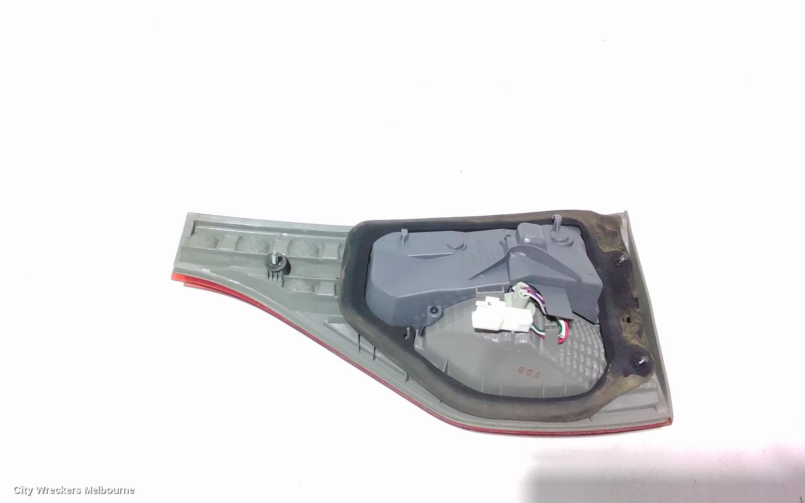 TOYOTA TARAGO REAR GARNISH, TAILGATE LAMP (LH SIDE), ACR50R, 03/2006 - 12/2008