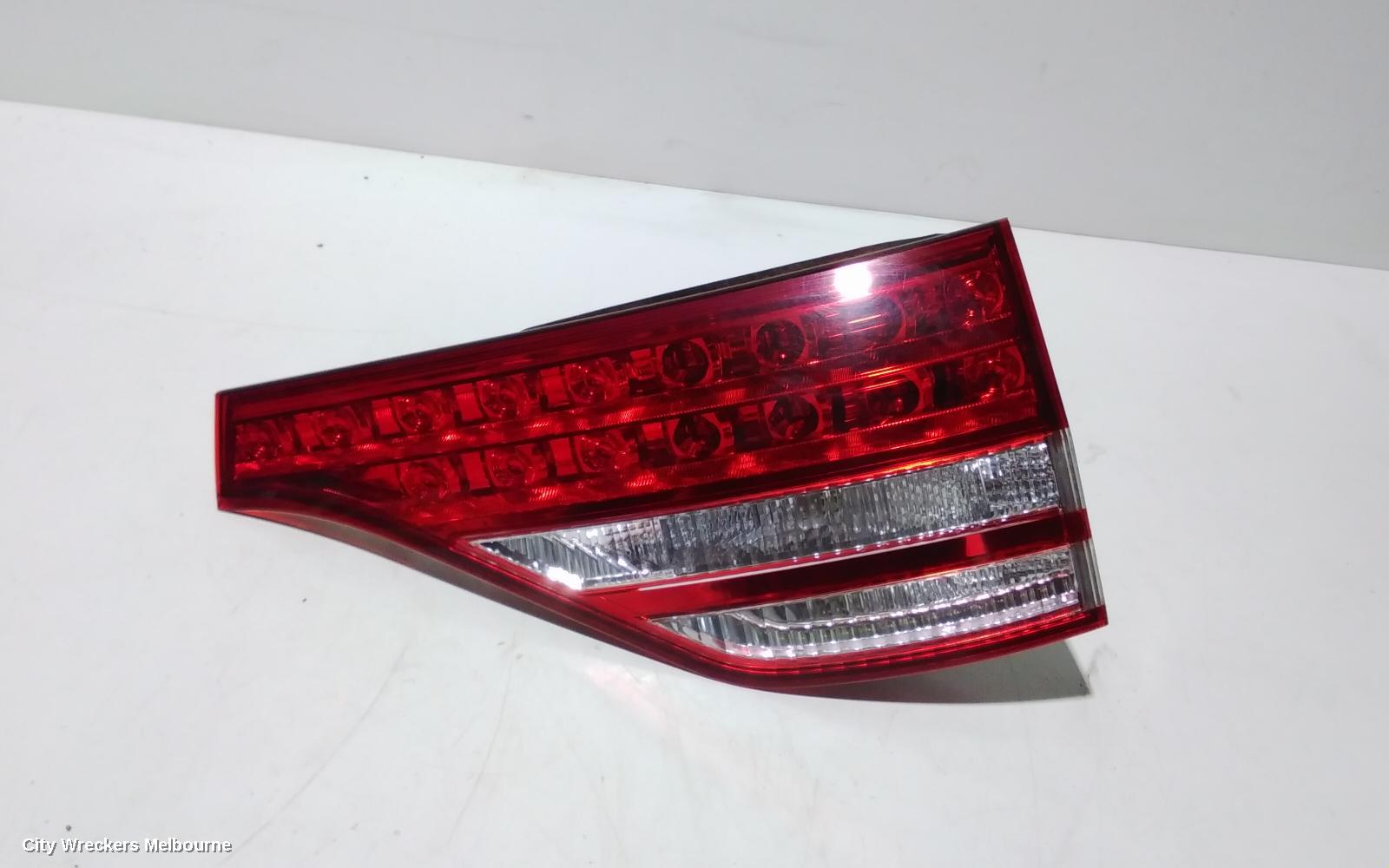 TOYOTA TARAGO REAR GARNISH, TAILGATE LAMP (RH SIDE), ACR50R, 03/2006 - 12/2008