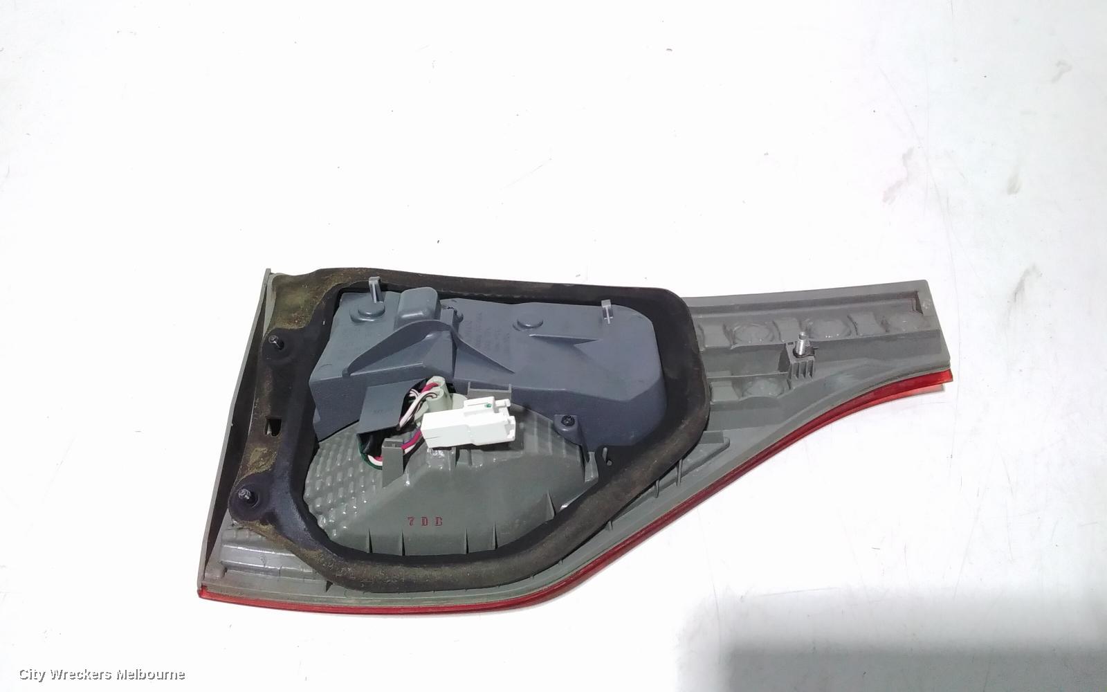 TOYOTA TARAGO REAR GARNISH, TAILGATE LAMP (RH SIDE), ACR50R, 03/2006 - 12/2008