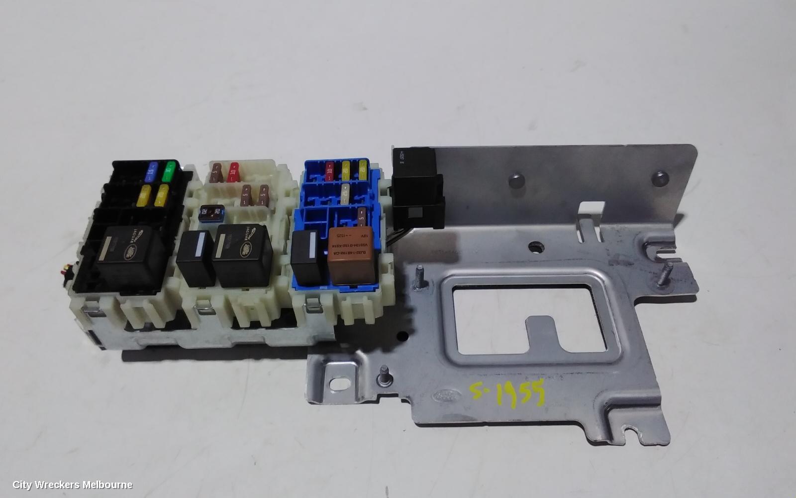 LAND ROVER DISCOVERY SPORT FUSE BOX, IN BOOT, L550, 01/2015 ONWARDS