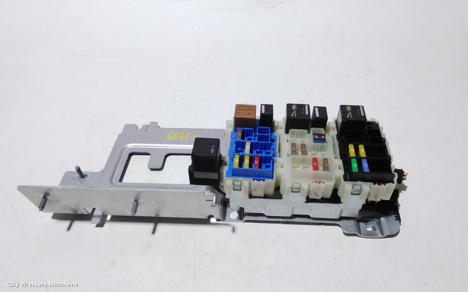 LAND ROVER DISCOVERY SPORT FUSE BOX, IN BOOT, L550, 01/2015 ONWARDS