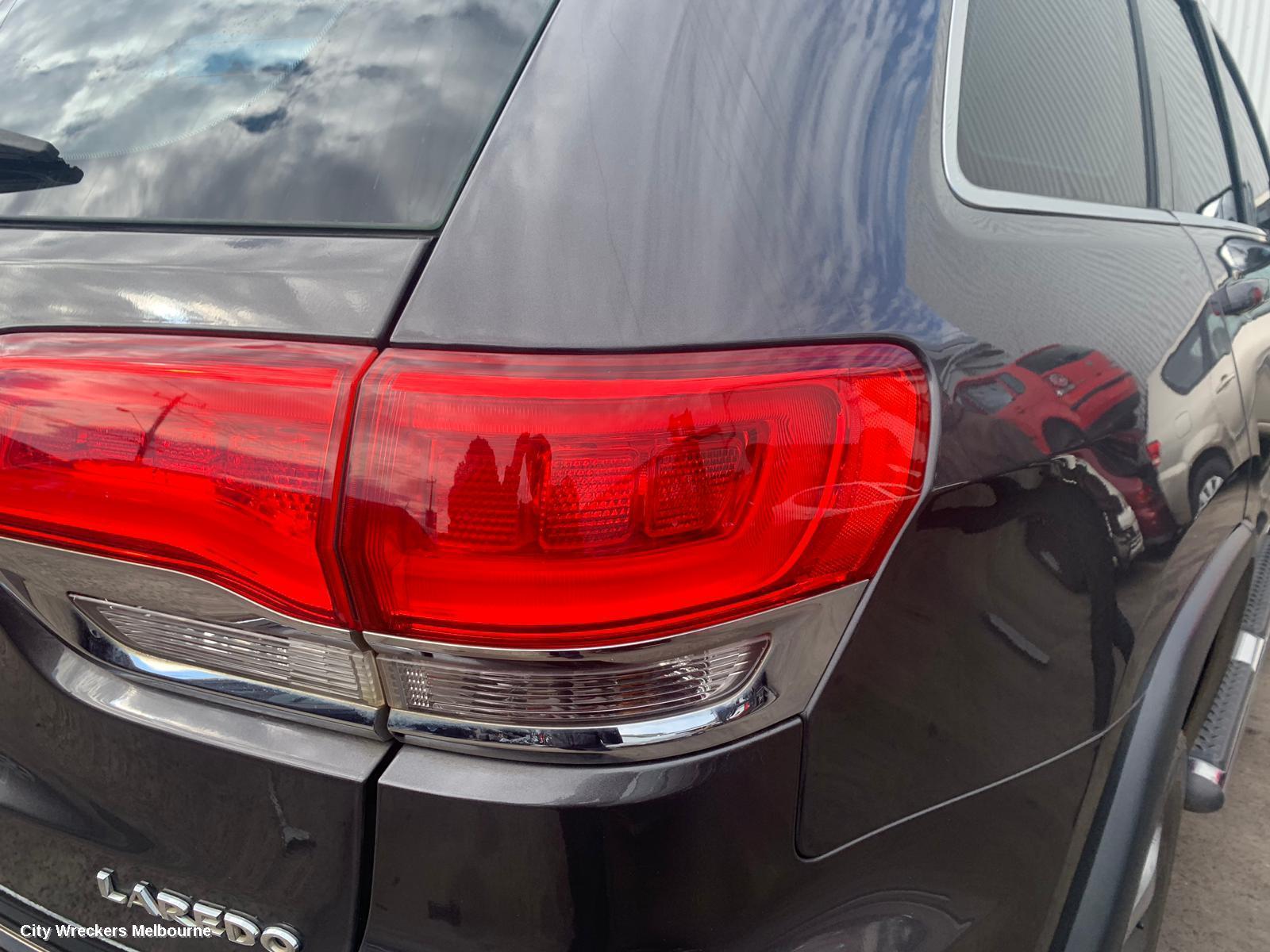 JEEP GRANDCHEROKEE RIGHT TAILLIGHT, WK, LAREDO/OVERLAND/LIMITED, W/ CHROME BEZEL, 04/2013 ONWARDS