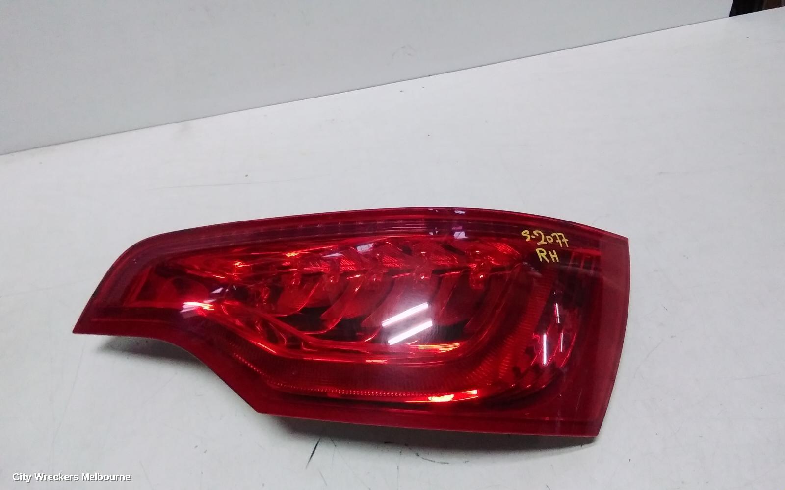 AUDI Q7 RIGHT TAILLIGHT, 4L, IN TAILGATE, 10/2009 - 08/2015